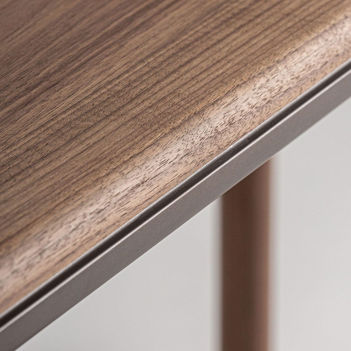 finition et structure du bureau arrondie