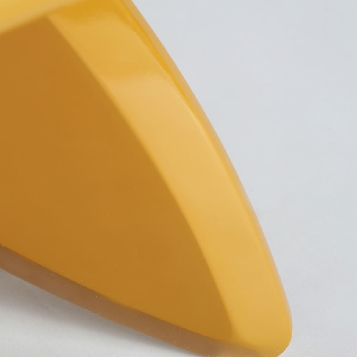 pieds design style annƩe 70