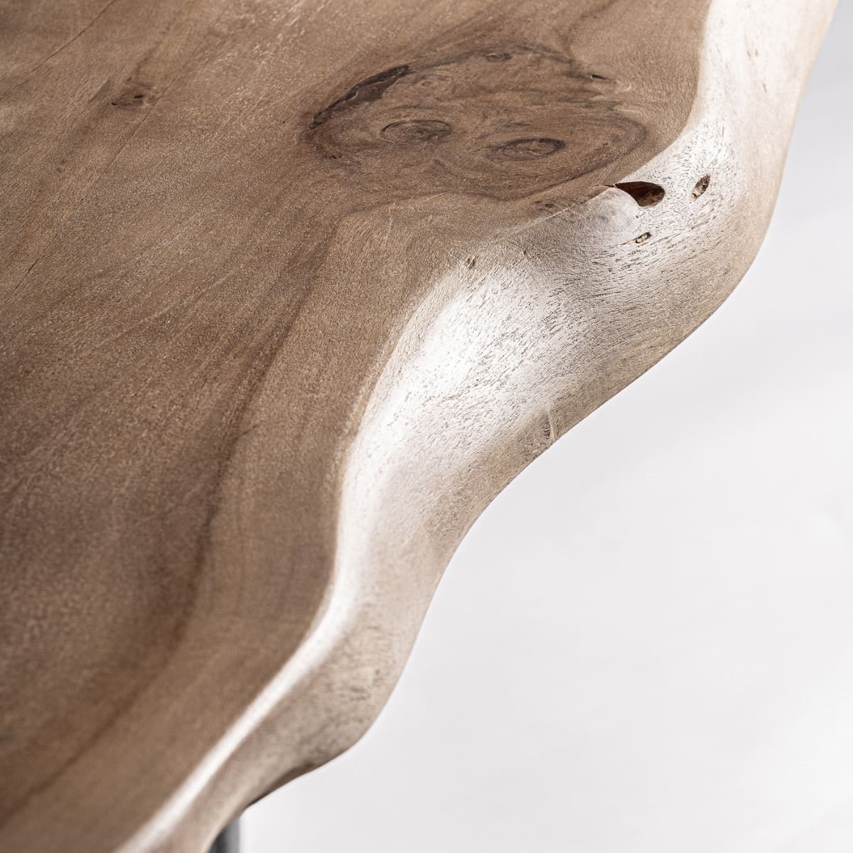 table de repas en bois d'acacia massif avec bordures irrégulières