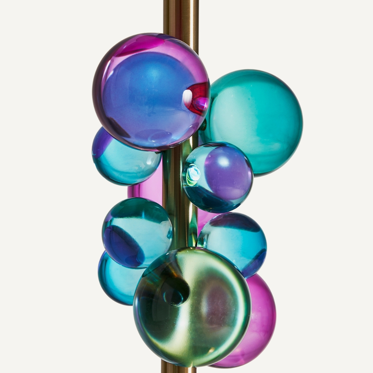 Lampadaire en métal doré et boules en verre MELINA – Image 3