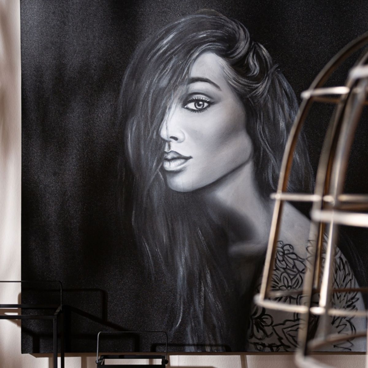 grande toile murale 120 cm femme en noir et blanc