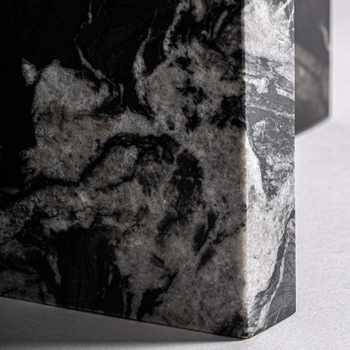 Console en marbre noir veiné 160 cm AUXANE – Image 5