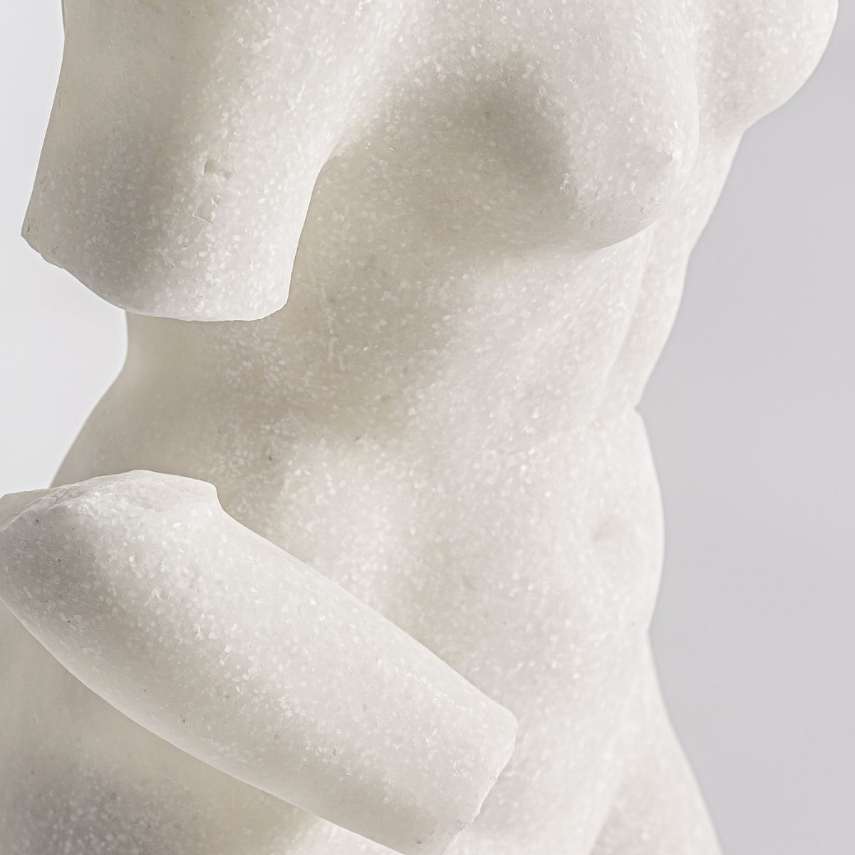 corps femme en résine