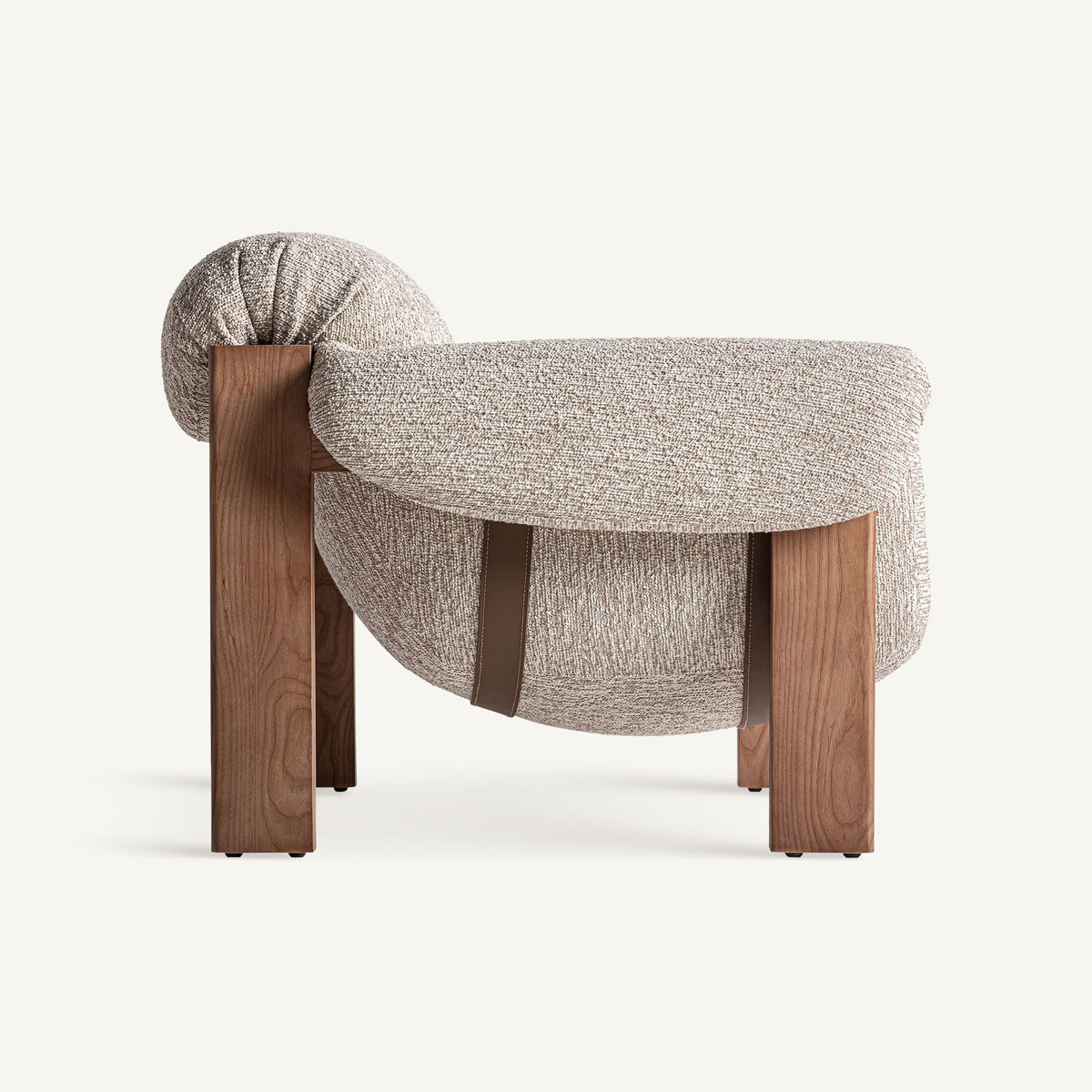 Fauteuil design confortable en tissu bouclé et bois massif