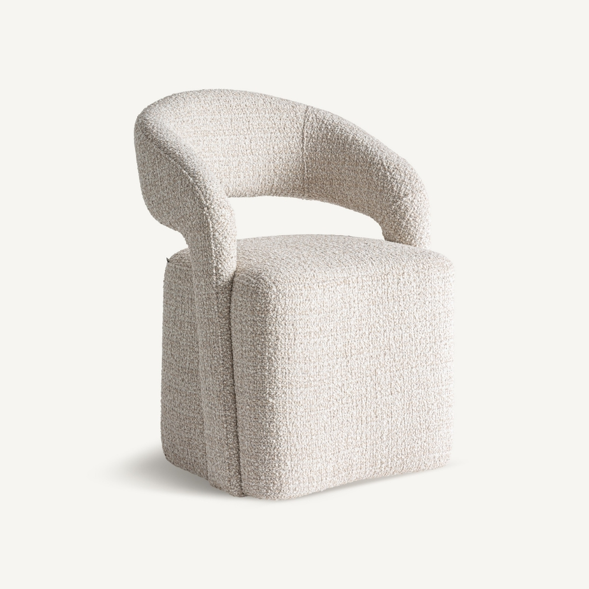 Chaise beige design en tissu bouclé