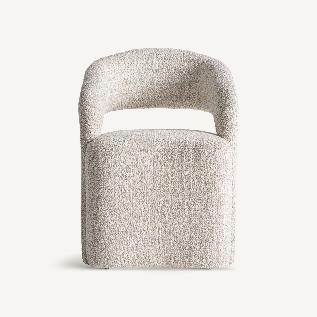 Chaise beige design en tissu bouclé