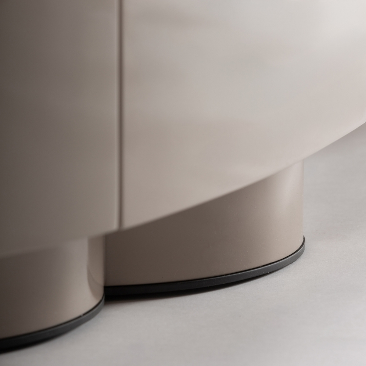 Meuble TV laquĆ© beige 4 portes 220 cm GUILLAUME ā Image 8