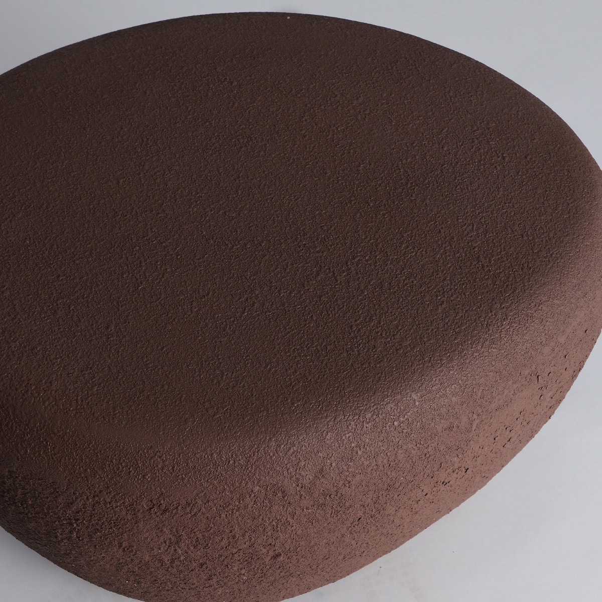 Table d'appoint de jardin en béton couleur terre cuite