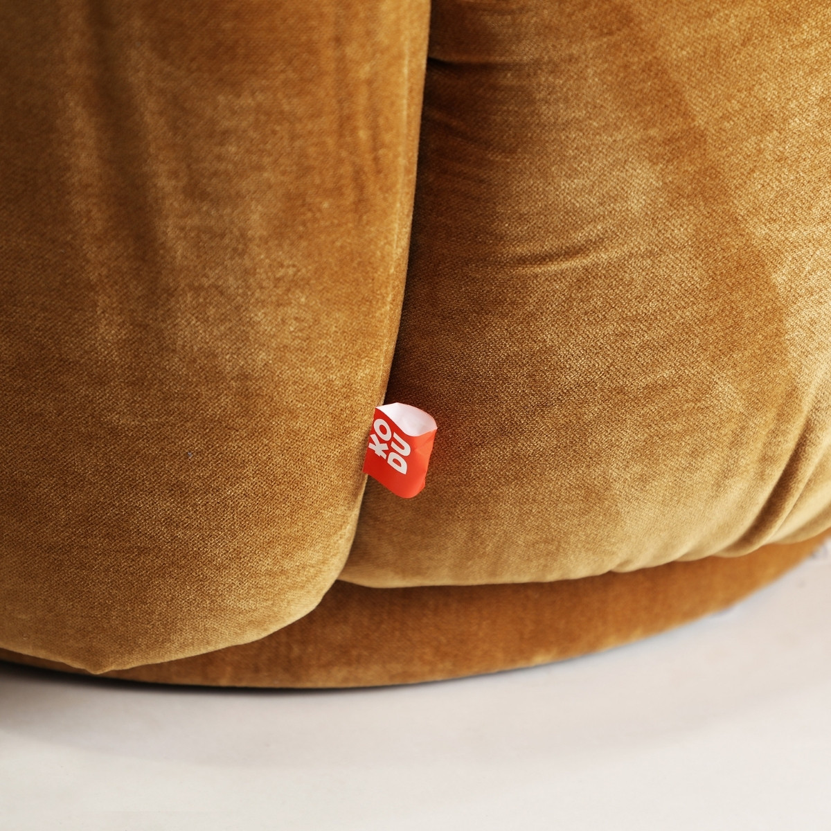 Fauteuil coquillage velours ocre orangé 91 cm – Image 7