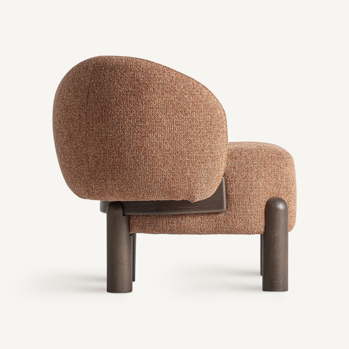 fauteuil vue de côté tissu chenille et bois foncé