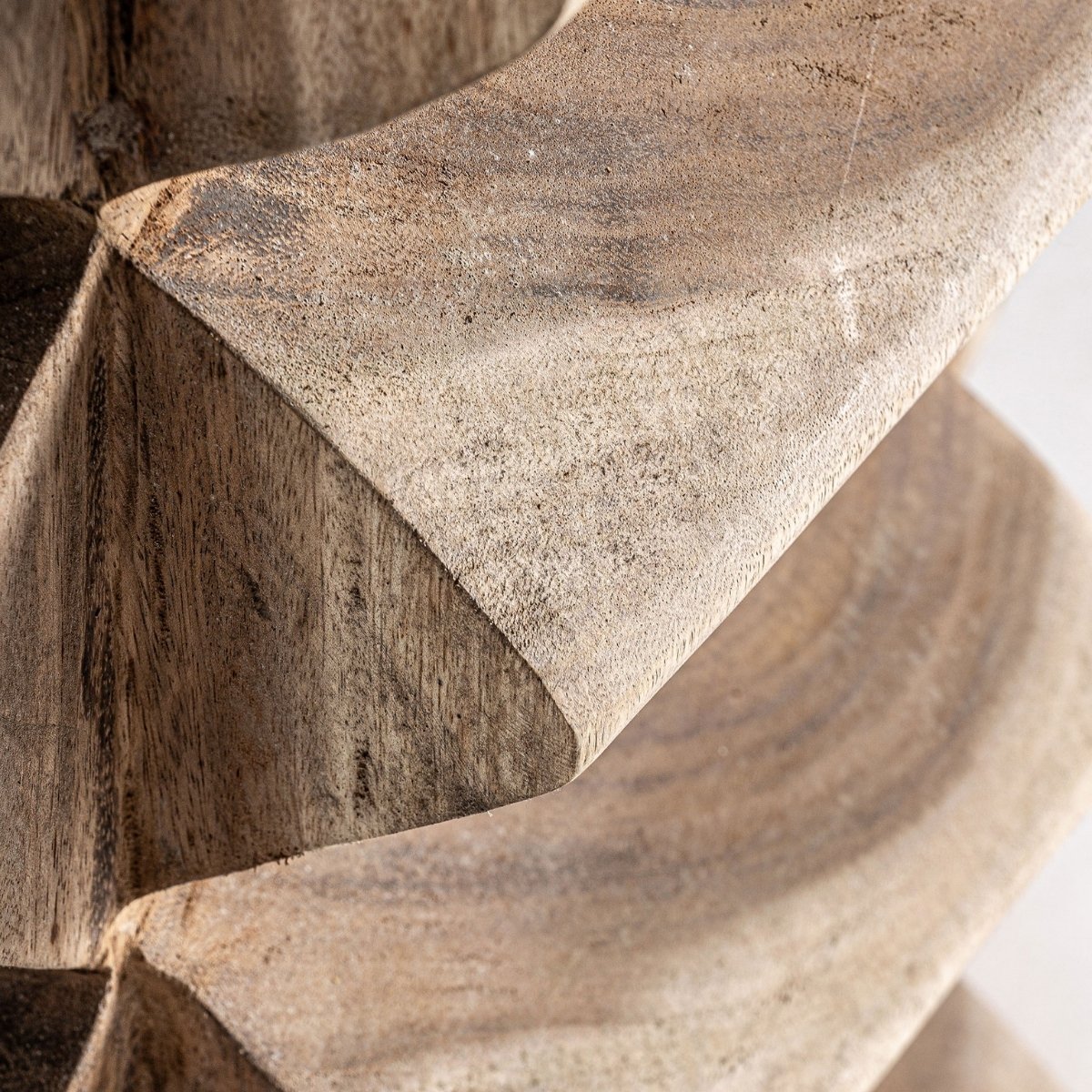 Table d'appoint sculptée bois de suar – Image 3
