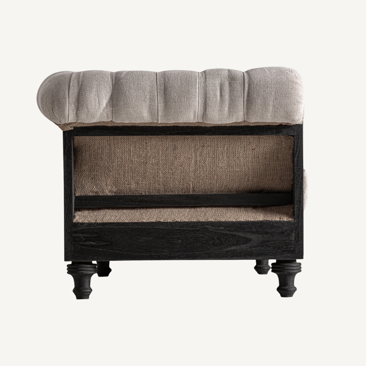 côté du fauteuil