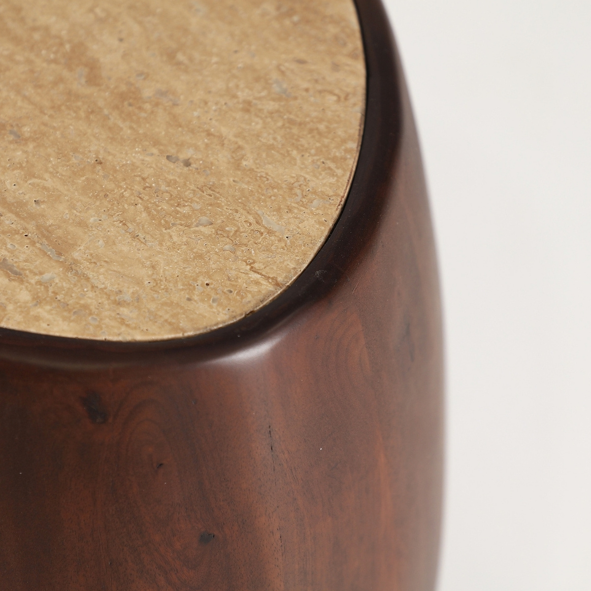 Table d'appoint bois de manguier et travertin beige – Image 3