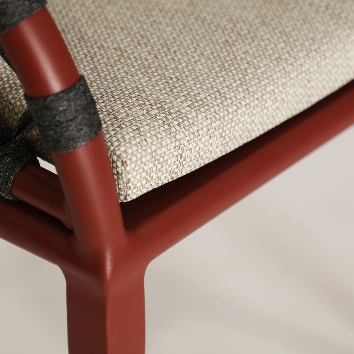 Chaise en tissu polyester beige et rouge 60 cm — vue complémentaire 7