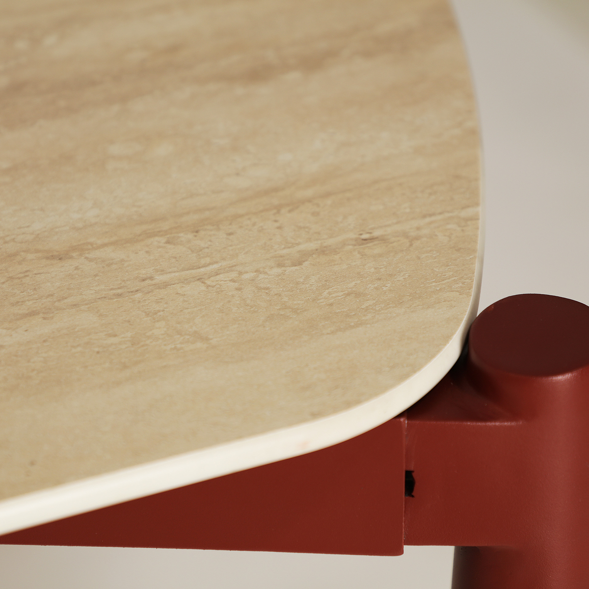 Table à manger en pierre frittée crème et rouge 220 cm — vue complémentaire 2