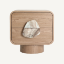 Table de nuit en placage de noyer beige et tons neutres 55 cm — vue principale